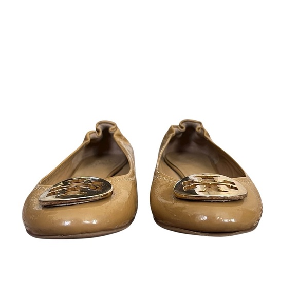 TORY BURCH Logo Ballet Flat Gold Reva Patent Iced Coffee Tan Beige Size 6.5 - Picture 5 of 13
